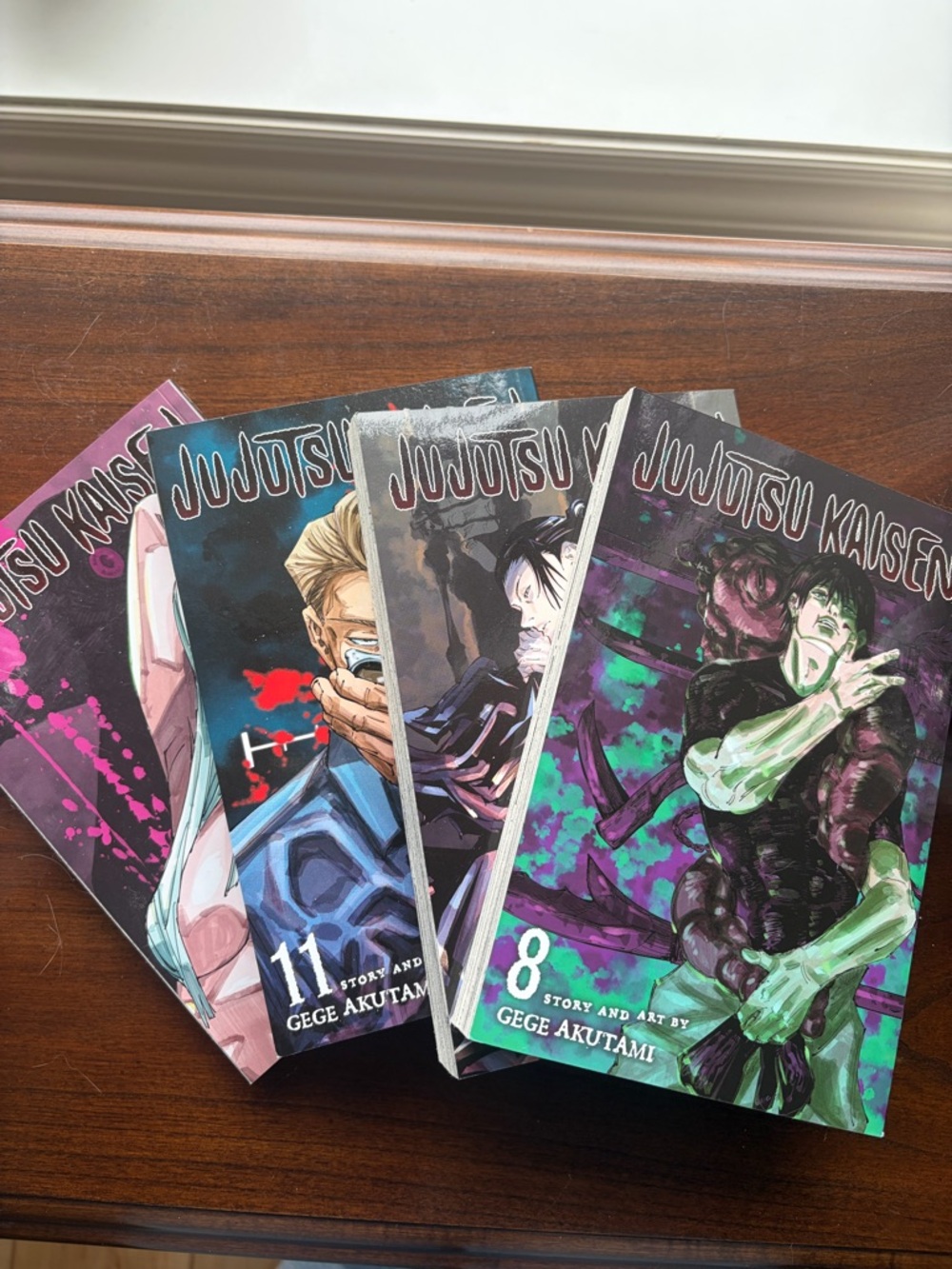 Manga Jujutsu Kaisen Volumes with Purple, Green, Blue and Black Covers